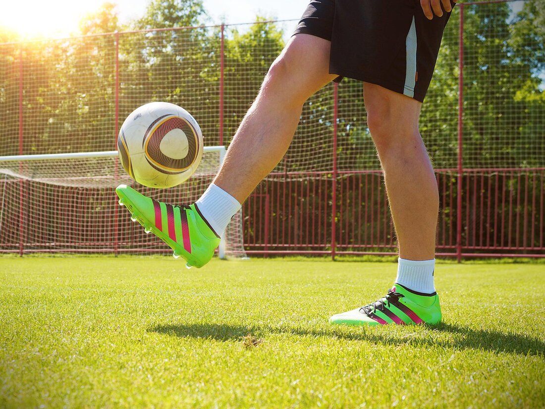 Herrenmannschaft beim Fußballspiel.